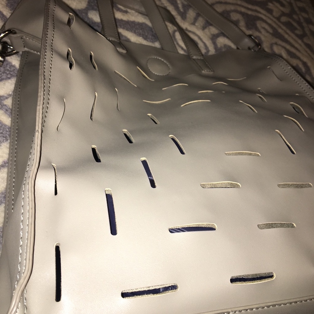 Tote - Picture 2 of 3